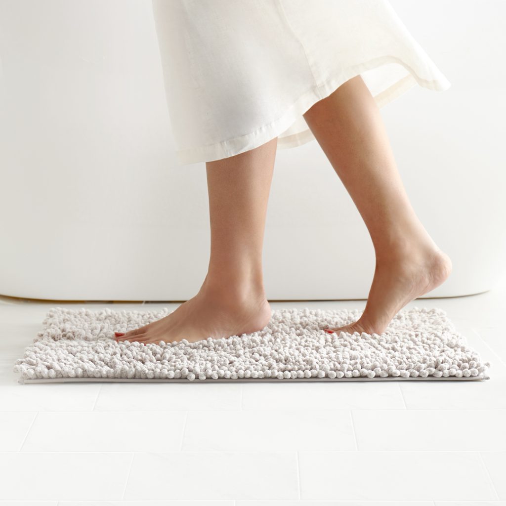 https://littlegreencloth.com/wp-content/uploads/sites/66/2022/12/Chenille_Bath_Mat_1080x1080_web_2-1024x1024.jpg